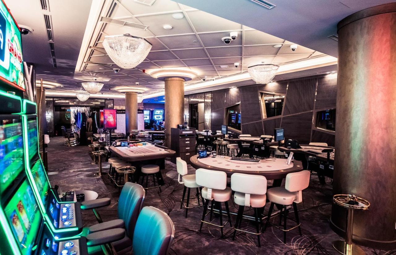 Hotel Europa Komarno Bagian luar foto