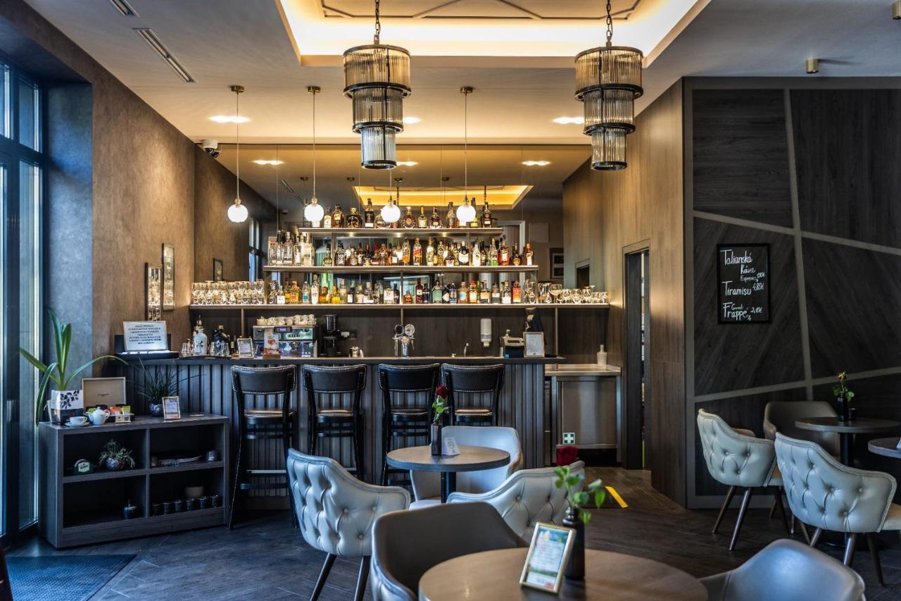 Hotel Europa Komarno Bagian luar foto