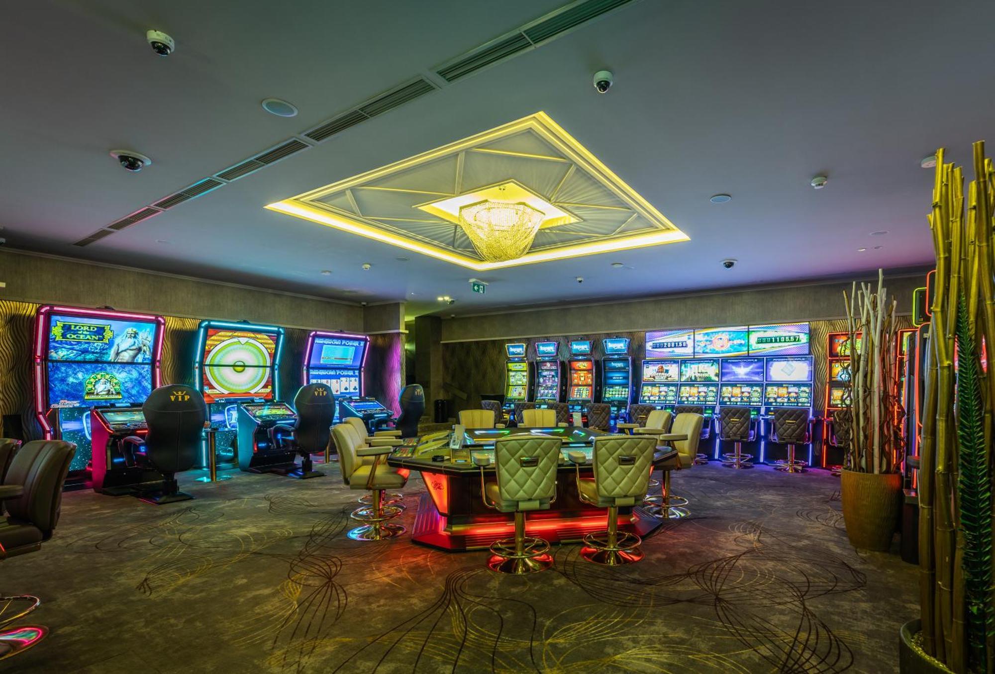Hotel Europa Komarno Bagian luar foto